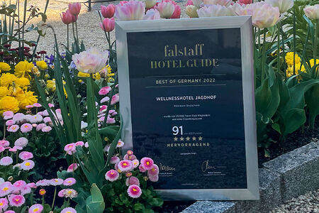 Urkunde des Falstaff Hotel Guide für das Wellness- & Sporthotel Jagdhof